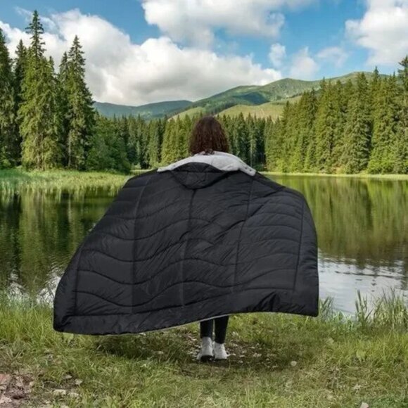 Hands Free Weatherproof Vintage Summit Outdoor Blanket Black - Picture 1 of 7